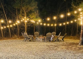 Brand New! Geauxin' All Inn, Fireplace, Hot Tub, Swings, Free Firewood